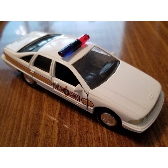 Illinois State Police Road Champs die cast police car 1:43 scale - Picture 7 of 12